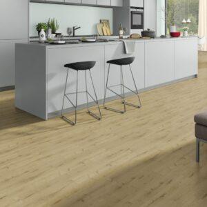 138006-kaindl-classic-touch-laminat-eiche-severina-wild-3-5-37813-klasse-32-ac4-landhausdiele-05_1920x1920
