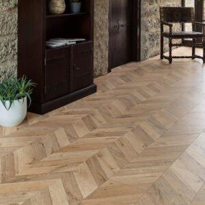 138035-kaindl-natural-touch-laminat-eiche-fortress-rochesta-wild-4-6-k4378-klasse-32-ac4-fischgraet-02_1920x1920