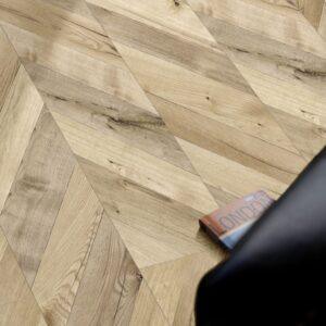 138035-kaindl-natural-touch-laminat-eiche-fortress-rochesta-wild-4-6-k4378-klasse-32-ac4-fischgraet_1920x1920